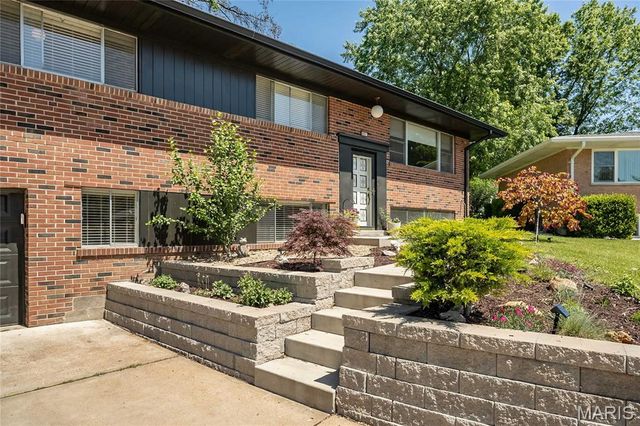 8901 Larchwood Court, St Louis, MO 63126