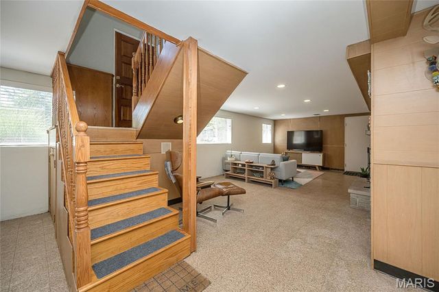 8901 Larchwood Court, St Louis, MO 63126
