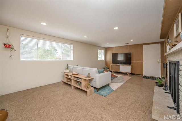 8901 Larchwood Court, St Louis, MO 63126