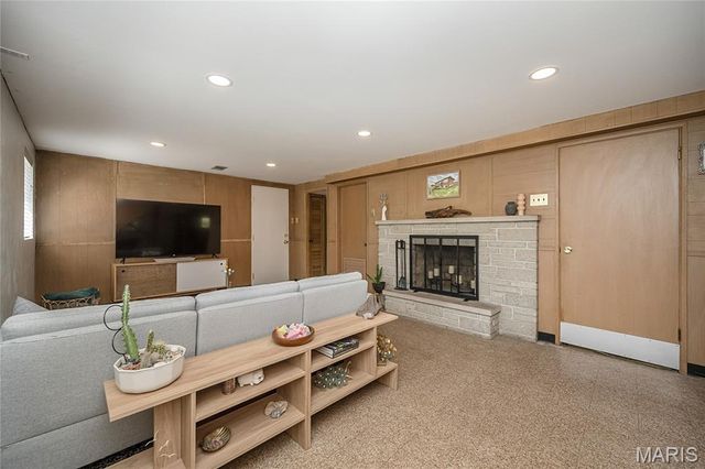 8901 Larchwood Court, St Louis, MO 63126