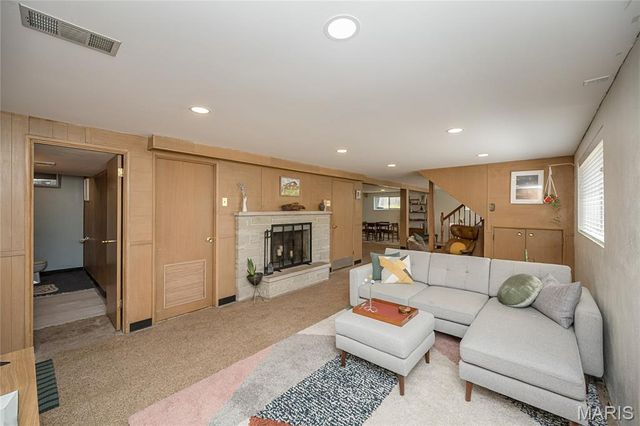 8901 Larchwood Court, St Louis, MO 63126