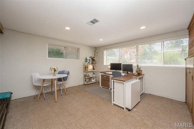 8901 Larchwood Court, St Louis, MO 63126