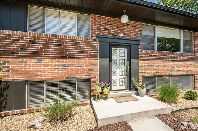 8901 Larchwood Court, St Louis, MO 63126