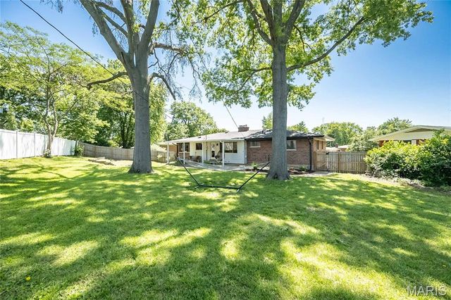 8901 Larchwood Court, St Louis, MO 63126