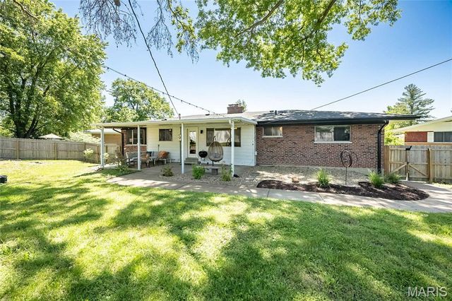 8901 Larchwood Court, St Louis, MO 63126