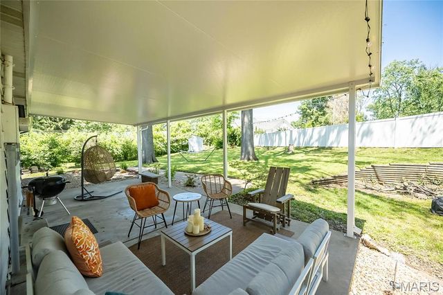 8901 Larchwood Court, St Louis, MO 63126