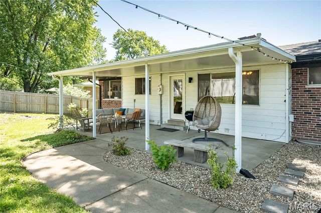 8901 Larchwood Court, St Louis, MO 63126