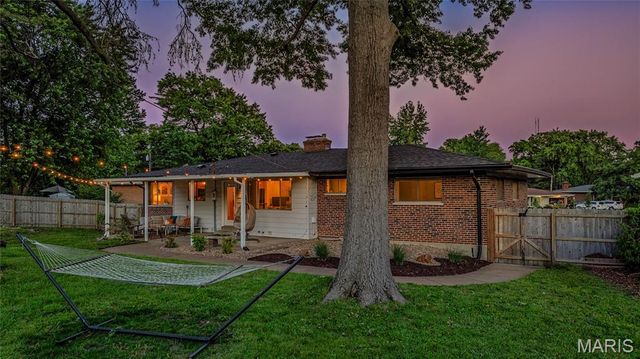 8901 Larchwood Court, St Louis, MO 63126