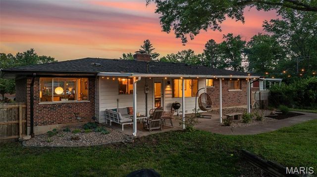 8901 Larchwood Court, St Louis, MO 63126