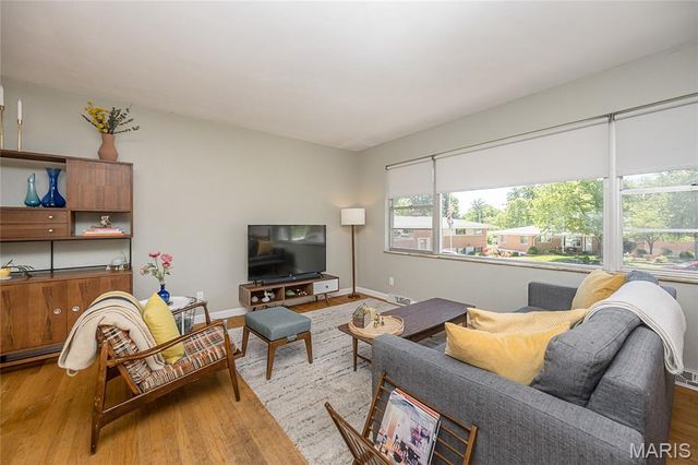 8901 Larchwood Court, St Louis, MO 63126