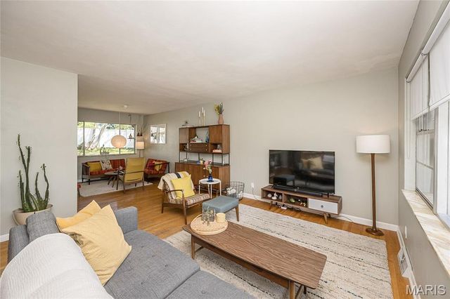 8901 Larchwood Court, St Louis, MO 63126