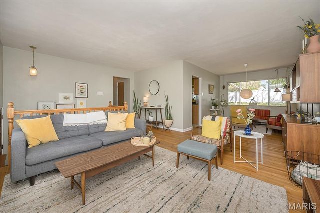 8901 Larchwood Court, St Louis, MO 63126