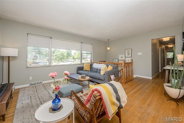 8901 Larchwood Court, St Louis, MO 63126