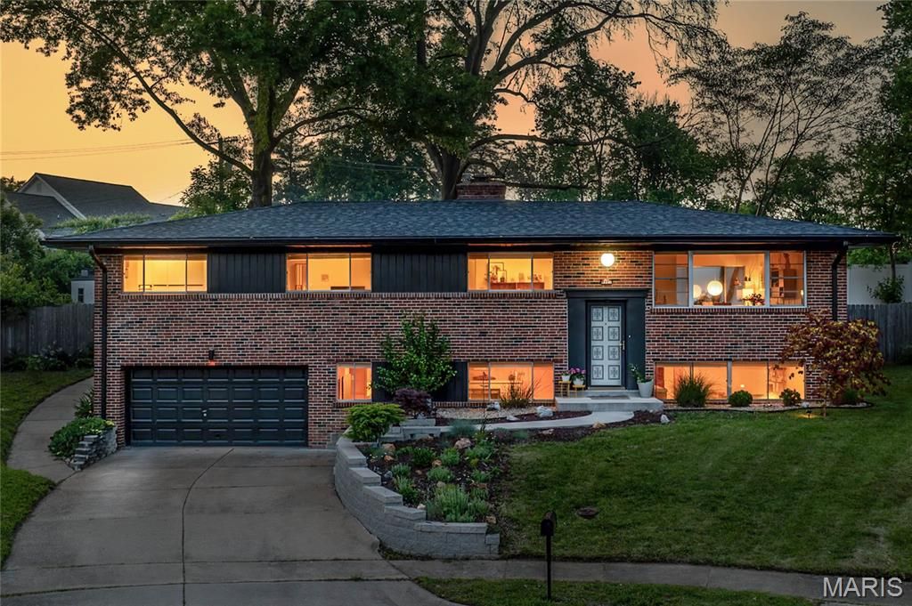 8901 Larchwood Court, St Louis, MO 63126