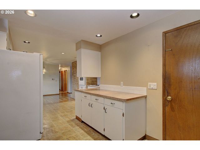 14351 Ne SAN RAFAEL St, Portland, OR 97230
