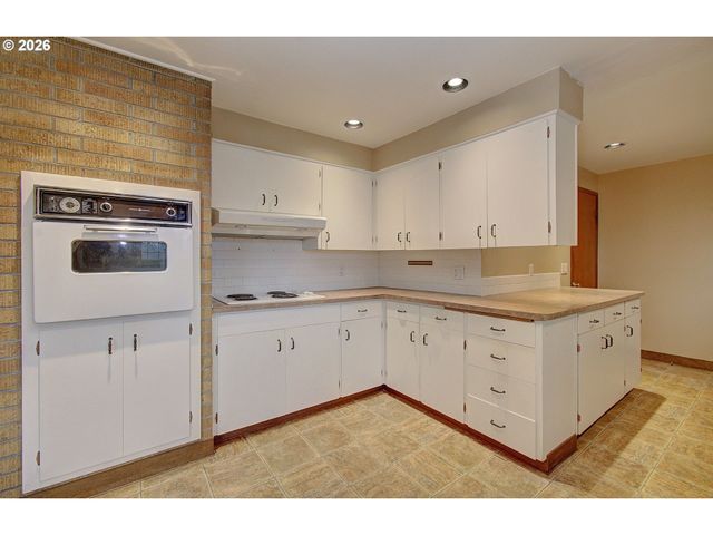 14351 Ne SAN RAFAEL St, Portland, OR 97230