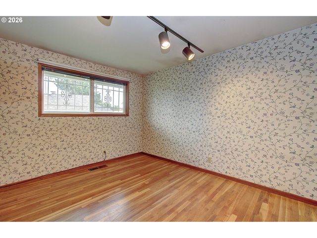 14351 Ne SAN RAFAEL St, Portland, OR 97230