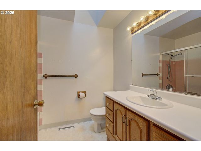 14351 Ne SAN RAFAEL St, Portland, OR 97230