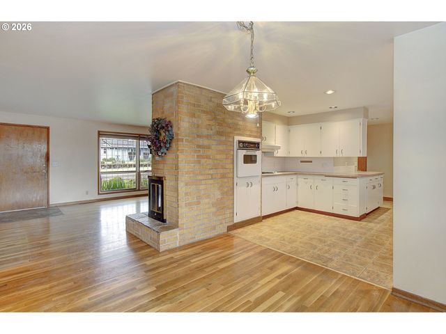 14351 Ne SAN RAFAEL St, Portland, OR 97230