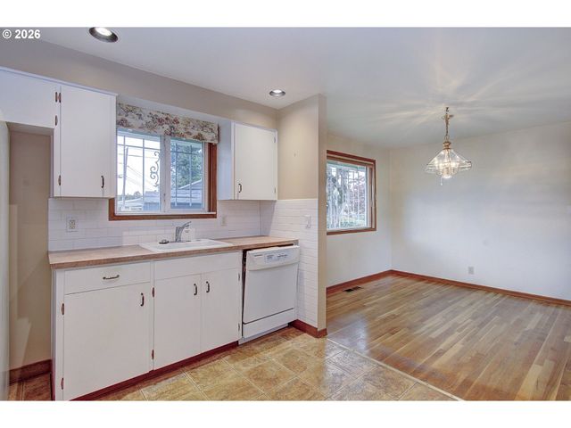 14351 Ne SAN RAFAEL St, Portland, OR 97230