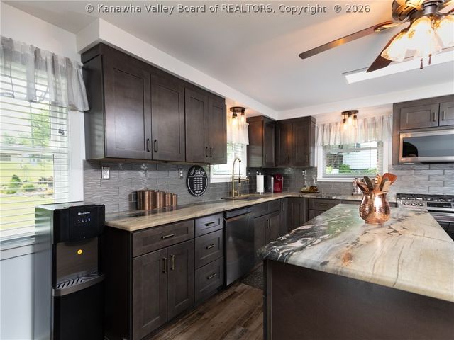 3005 Mount Vernon Drive, Hurricane, WV 25526