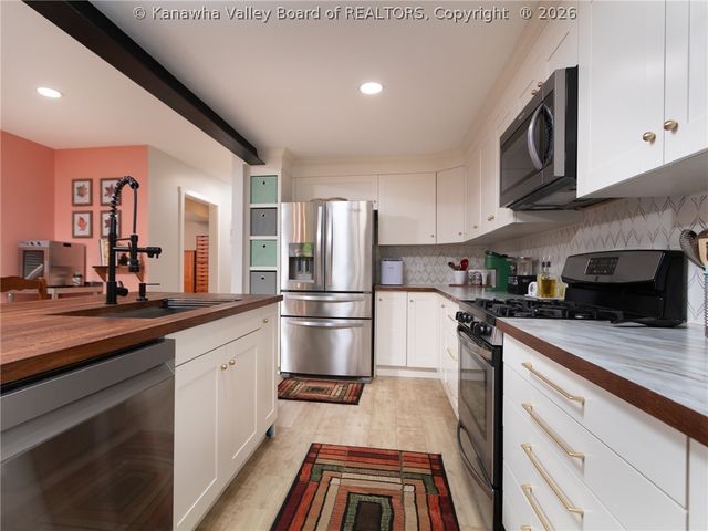 3005 Mount Vernon Drive, Hurricane, WV 25526