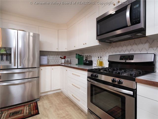 3005 Mount Vernon Drive, Hurricane, WV 25526