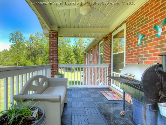 3005 Mount Vernon Drive, Hurricane, WV 25526