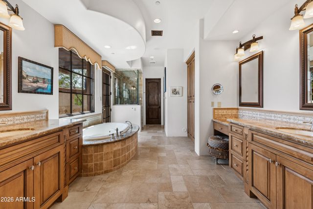 10585 E CRESCENT MOON Drive 4, Scottsdale, AZ 85262