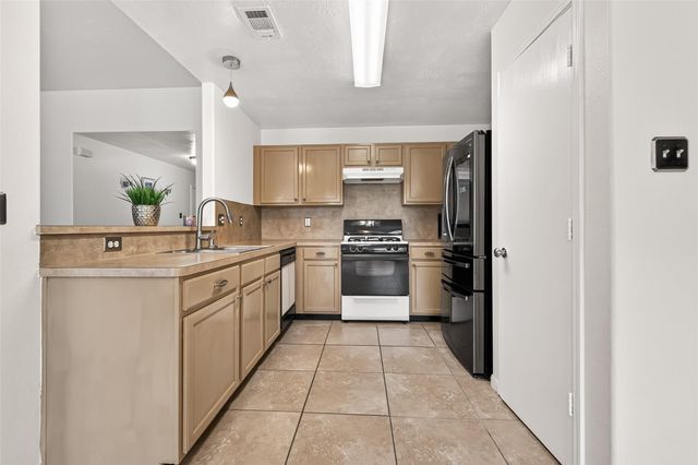 2510 Fox Water Drive, Spring, TX 77386