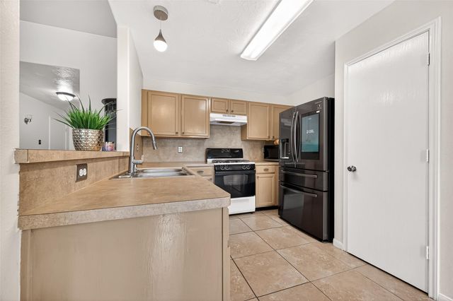 2510 Fox Water Drive, Spring, TX 77386