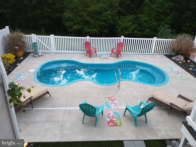 101 TROUT RIVER TER, Falling Waters, WV 25419