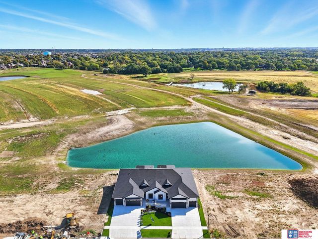 7956 S 43rd Street, Lincoln, NE 68516