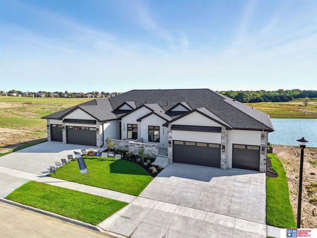 7956 S 43rd Street, Lincoln, NE 68516