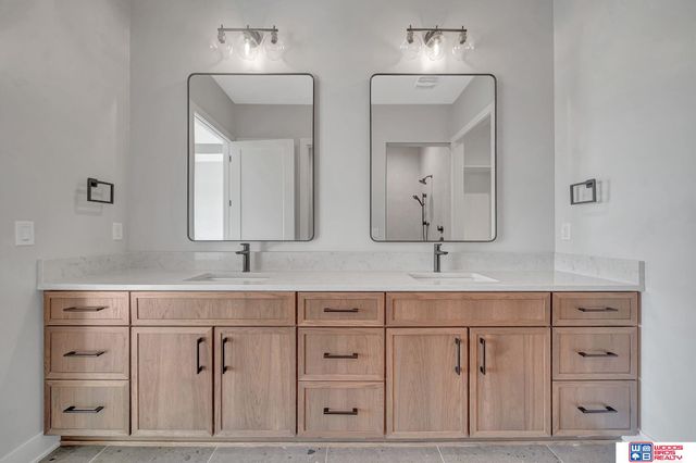 7956 S 43rd Street, Lincoln, NE 68516