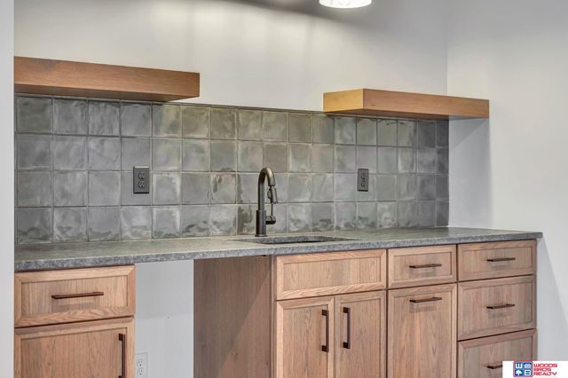 7956 S 43rd Street, Lincoln, NE 68516