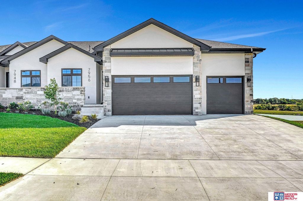 7956 S 43rd Street, Lincoln, NE 68516
