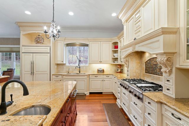 280 Southdown Road, Lloyd Harbor, NY 11743