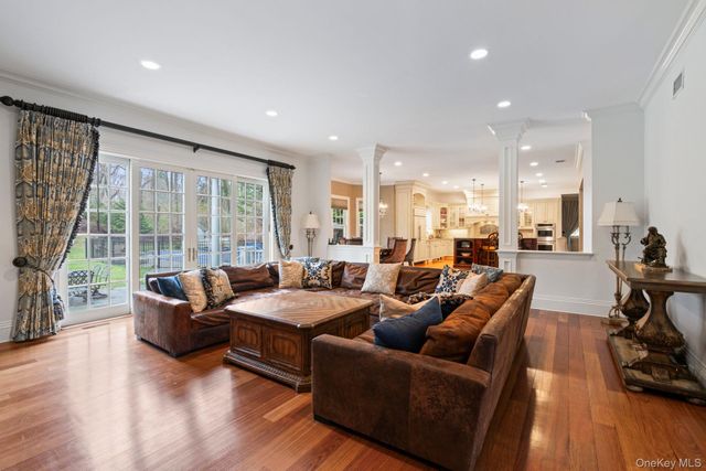 280 Southdown Road, Lloyd Harbor, NY 11743