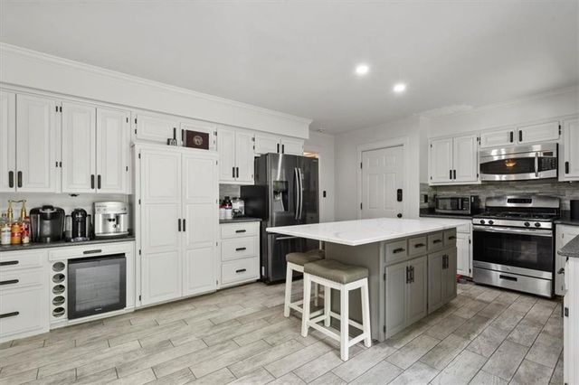 15320 W 92nd Place, Lenexa, KS 66219