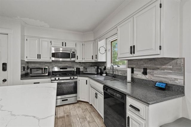 15320 W 92nd Place, Lenexa, KS 66219