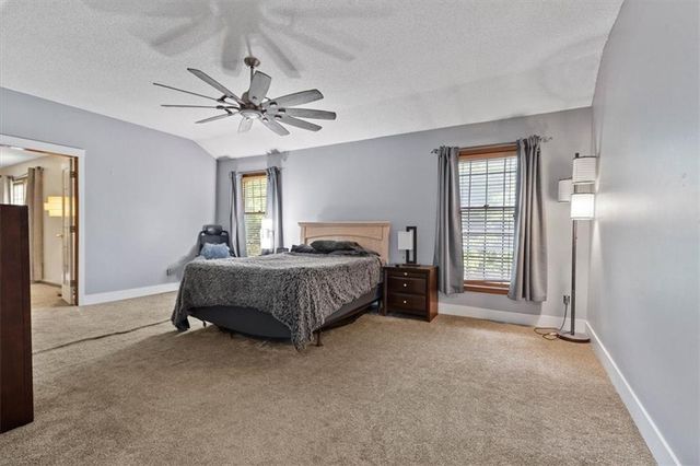 15320 W 92nd Place, Lenexa, KS 66219