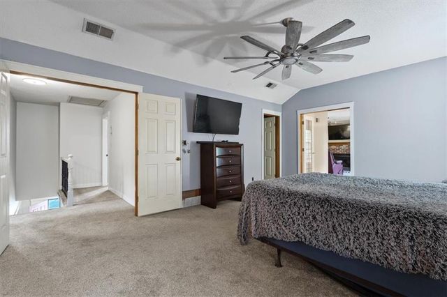 15320 W 92nd Place, Lenexa, KS 66219