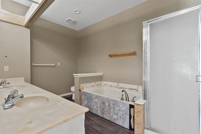 15320 W 92nd Place, Lenexa, KS 66219