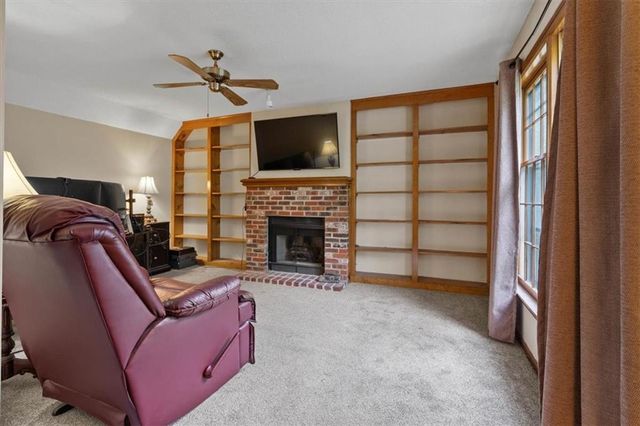 15320 W 92nd Place, Lenexa, KS 66219