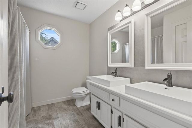 15320 W 92nd Place, Lenexa, KS 66219