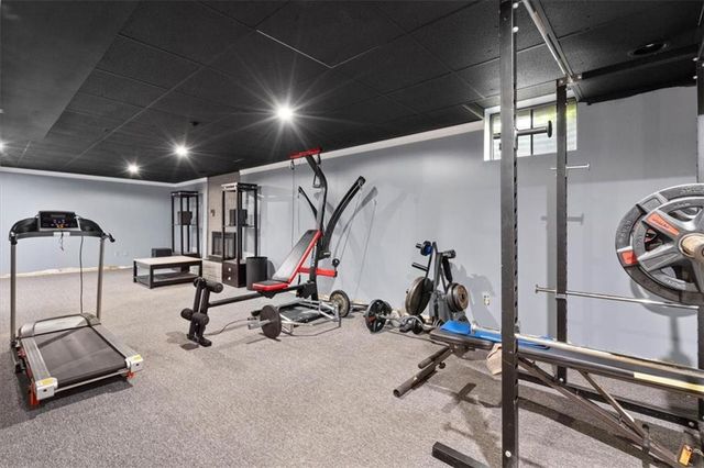 15320 W 92nd Place, Lenexa, KS 66219