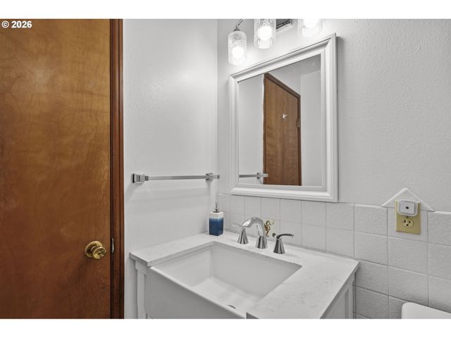 601 Ne LITTLEPAGE Rd, Corbett, OR 97019