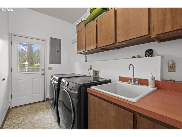 601 Ne LITTLEPAGE Rd, Corbett, OR 97019