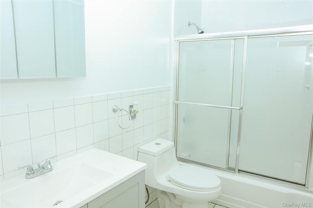 13 Regina Place, Yonkers, NY 10703